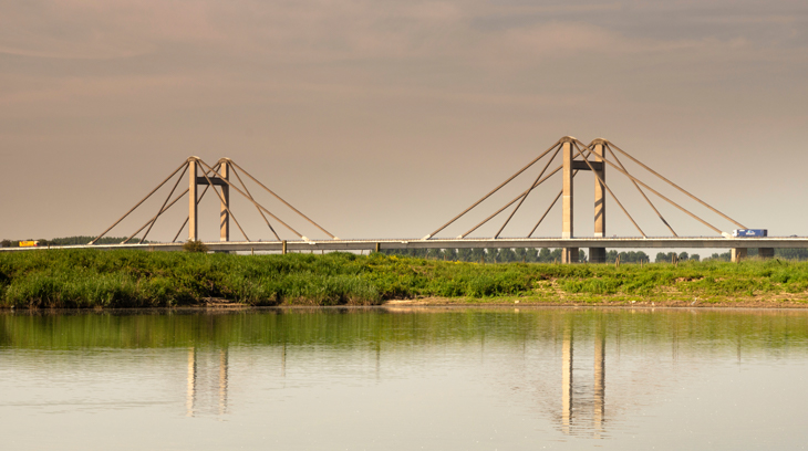 Prins Willem-Alexanderbrug richting gemeente Neder-Betuwe