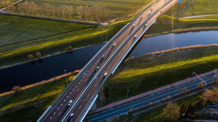 Viaduct in Noord-Brabant vanuit de lucht gefotografeerd
