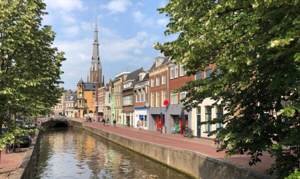 Stadsaanzicht van Leeuwarden. De gemeente gebruikt dg DIALOG BGT.